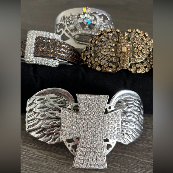 Jewelry - Listing soon Beautiful Handset crystal bracelets